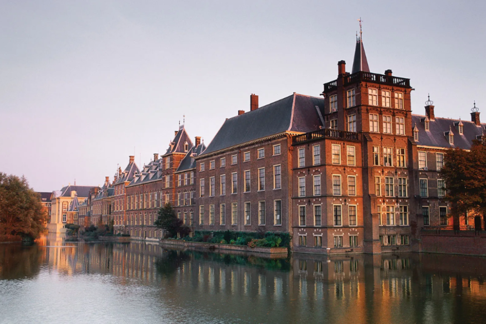 Rich maritime history and proximity of Zwijndrecht